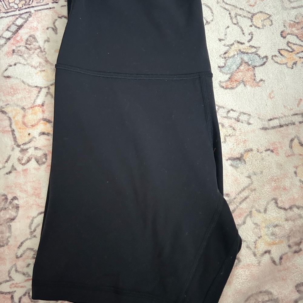 Barely Worn Black Align Biker Shorts - Size 8, 6"